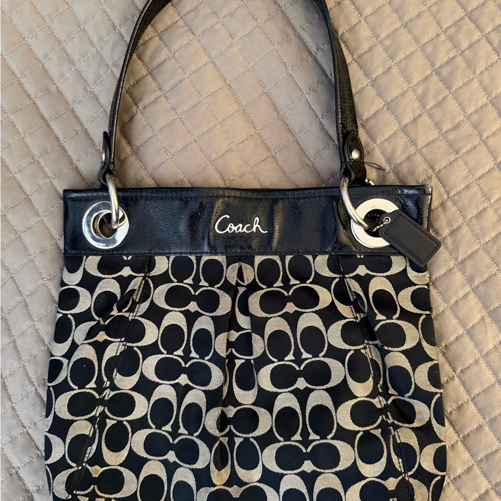 Coach Black and Cream Signature Canvas Shoulder Bag/Ashley Hippie